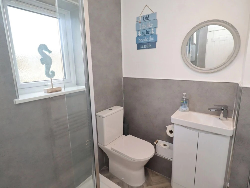 22 Longstone Park