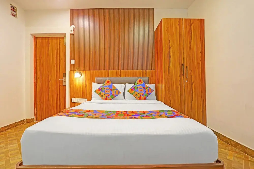 FabHotel Emerald Suites - Near MG Road Metro Station