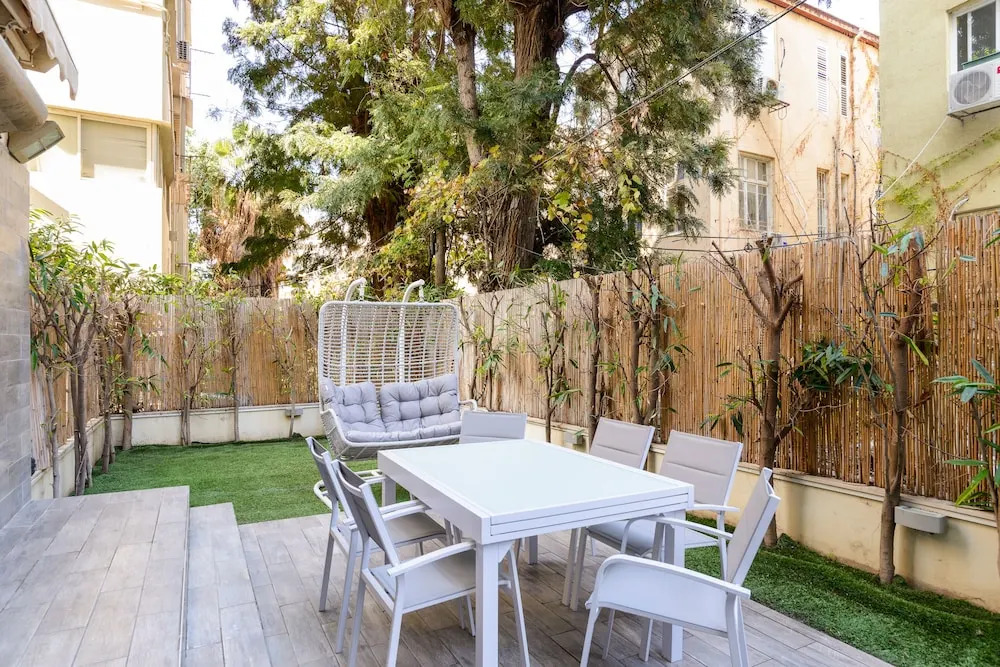 Family Apt & Private Garden near Beach by FeelHome