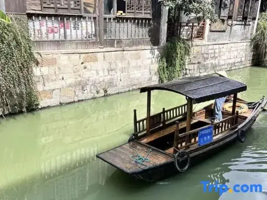 Yiyuange Hotel (Shanghai Fengjing Ancient Town)