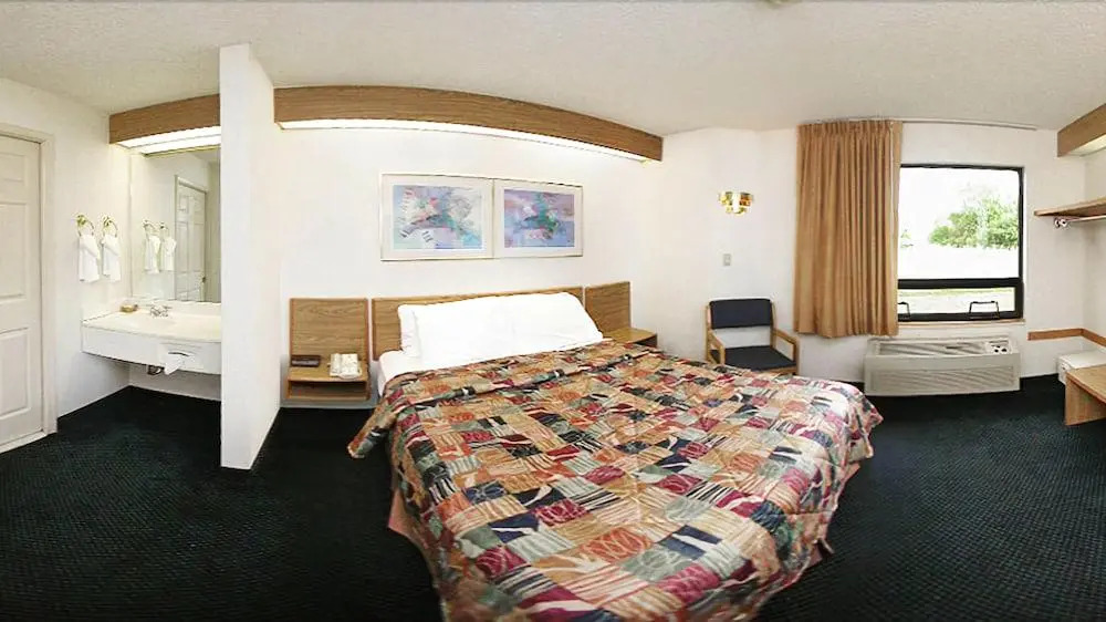Days Inn Flint / Bishop International Airport