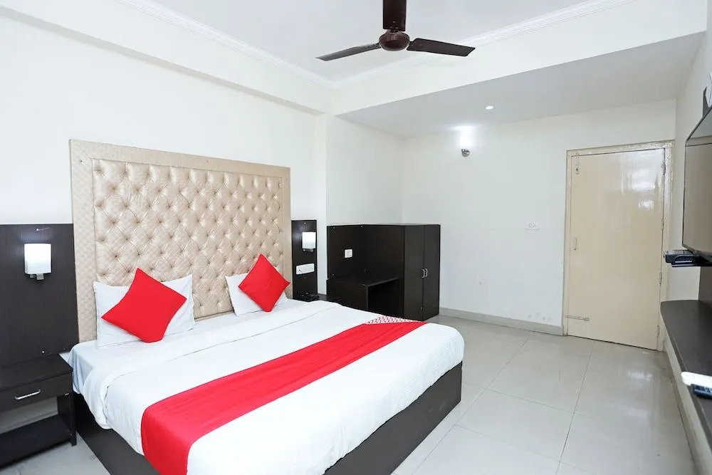 OYO 44364 Hotel Gaurab