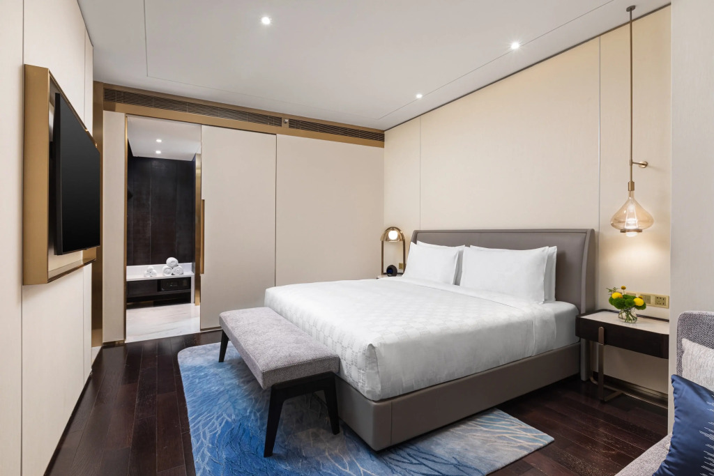 HUALUXE Shanghai Changfeng Park by IHG