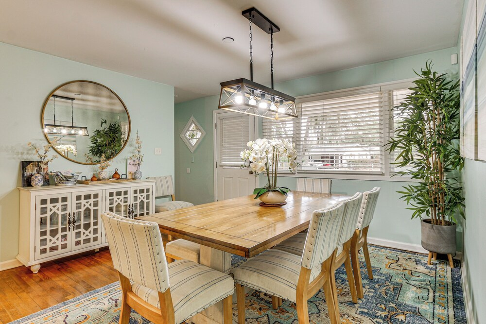 5 Mi to Historic Dtwn Beaufort: Family Gem w/ Yard