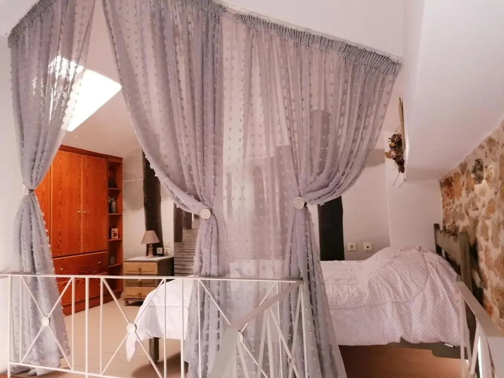 THEOS APARTMENTS