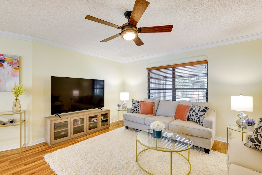Valrico Vacation Rental 15 Mi to Tampa