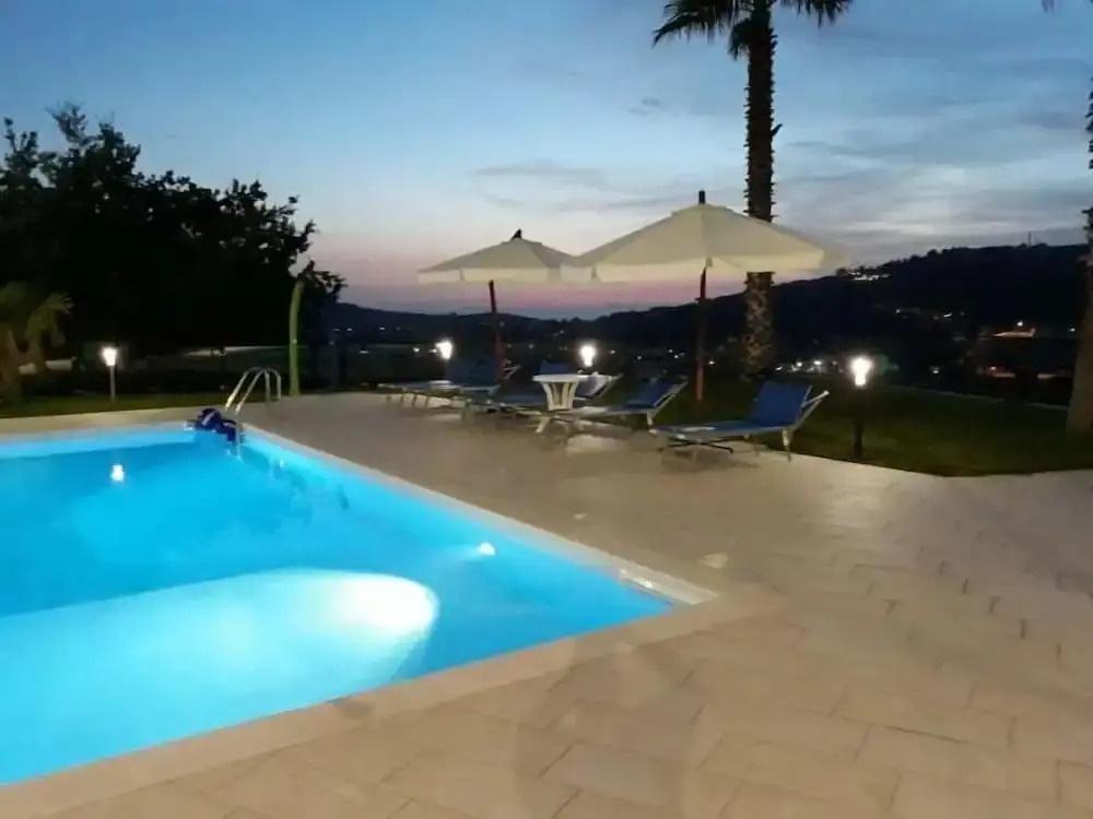 COUNTRY HOUSE Marj & Jo RESORT