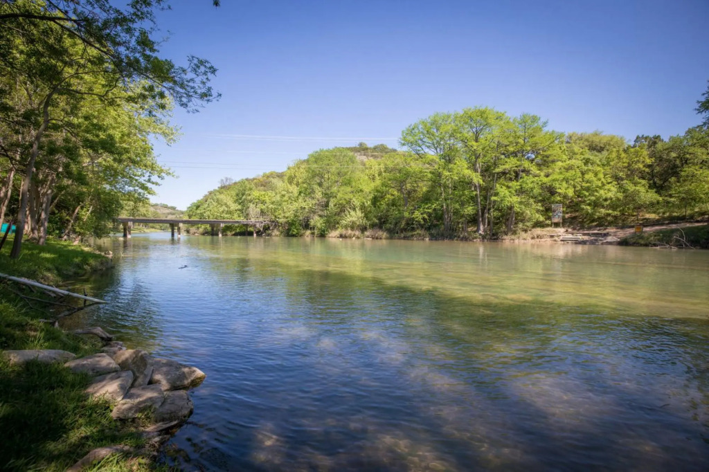 Hondo s River Haus RR 1300