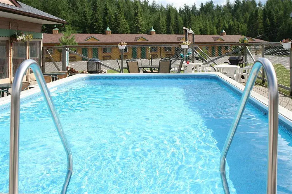 Auberge Les Jardins Inn-Motel Le Brayon & Chalets