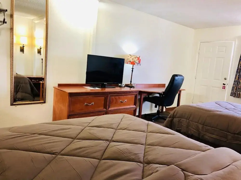 Ozark Inn & Suites