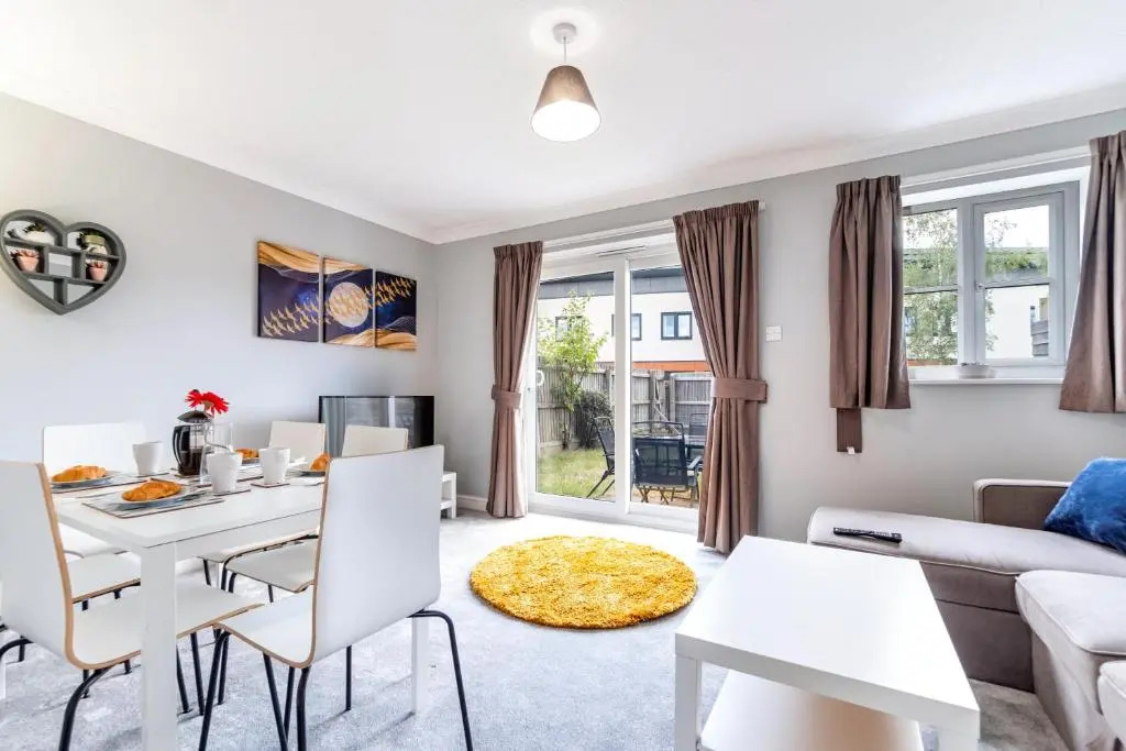 Sovereign House - by TJ Serviced Property