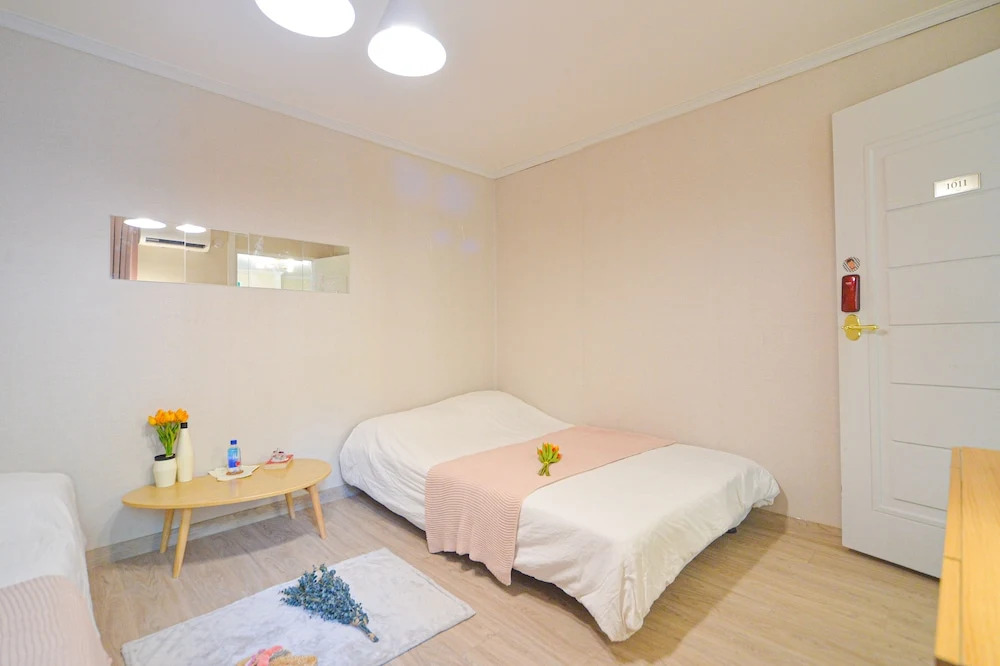 Season Helloworld House - Hostel