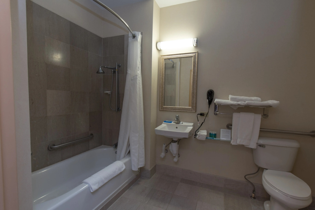 Holiday Inn Express Hotel & Suites Erie an IHG Hotel