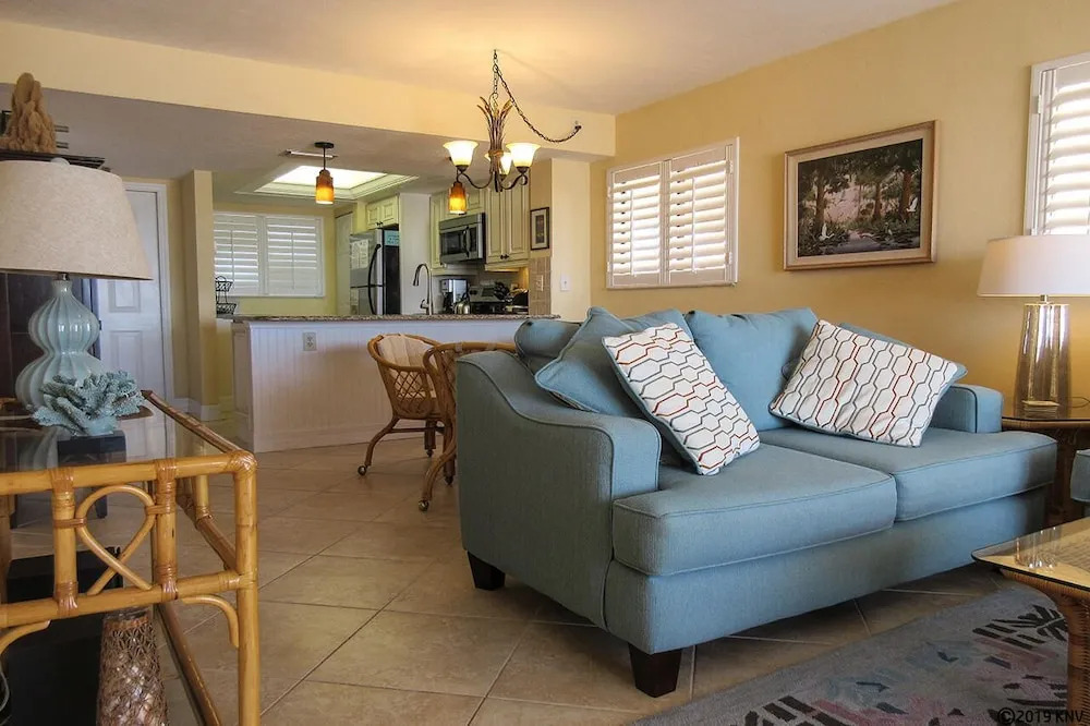 Carlos Pointe 421 - 2 Br Condo