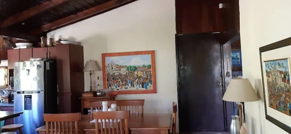 Casa Buen Aventura, Panajachel, Solola, Guatemala - Casa de Campo Familiar