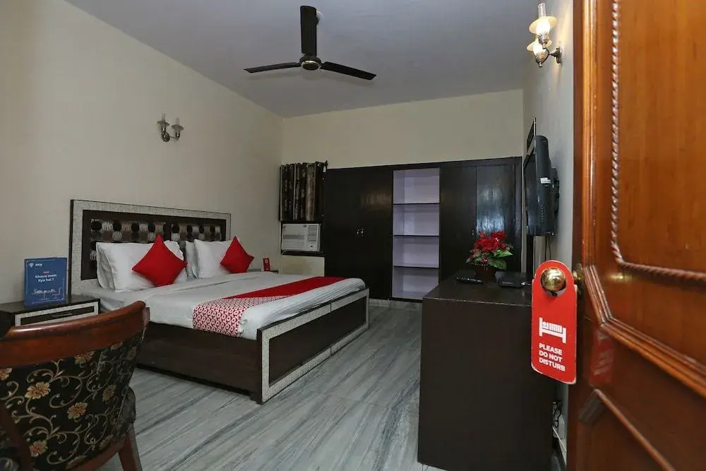 OYO 33359 Corporate Villa