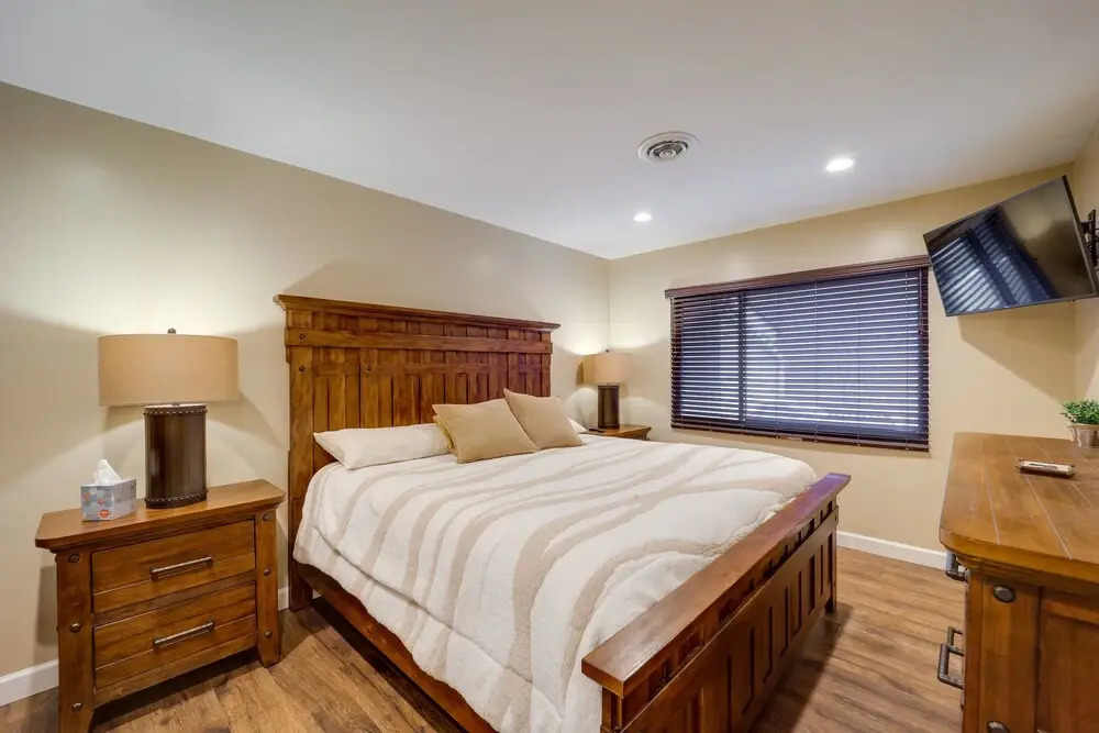 Mtn-view Condo w/ Lookout Deck in Banner Elk!