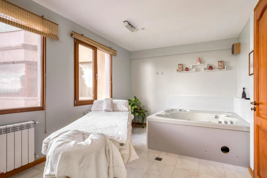 Alma Del Lago Suites & Spa
