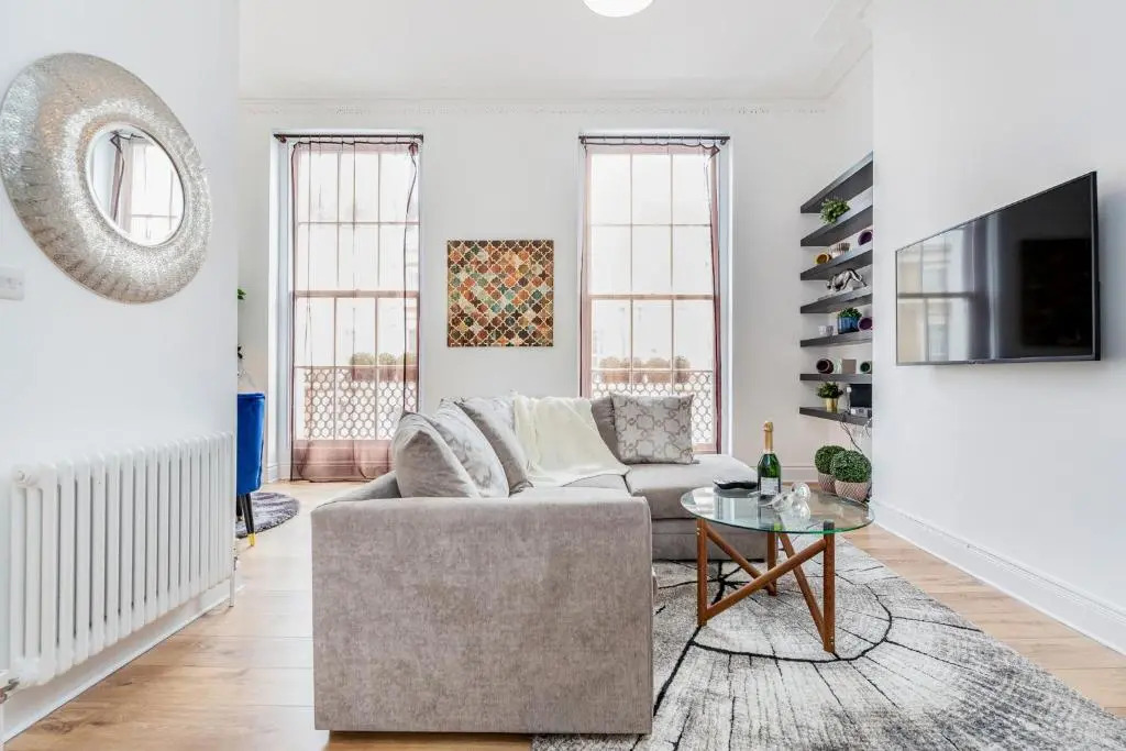 Bright & Spacious 4beds home - Kensington High Street-Olympia