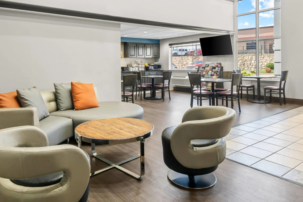 Super 8 by Wyndham Weatherford