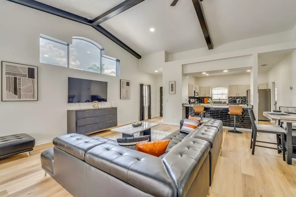 Theme Park Hub 4 Mi to Disney! Poolside Retreat