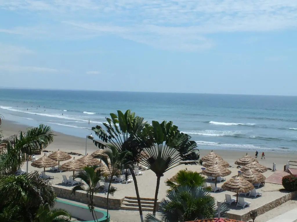 Baja Montañita Beach Resort