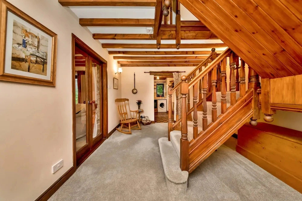 Cottage in Alstonefield Near Peak District Trails