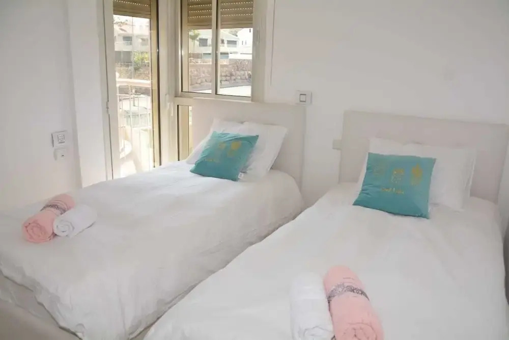 Renovated White 3BD next to Beach - Pool