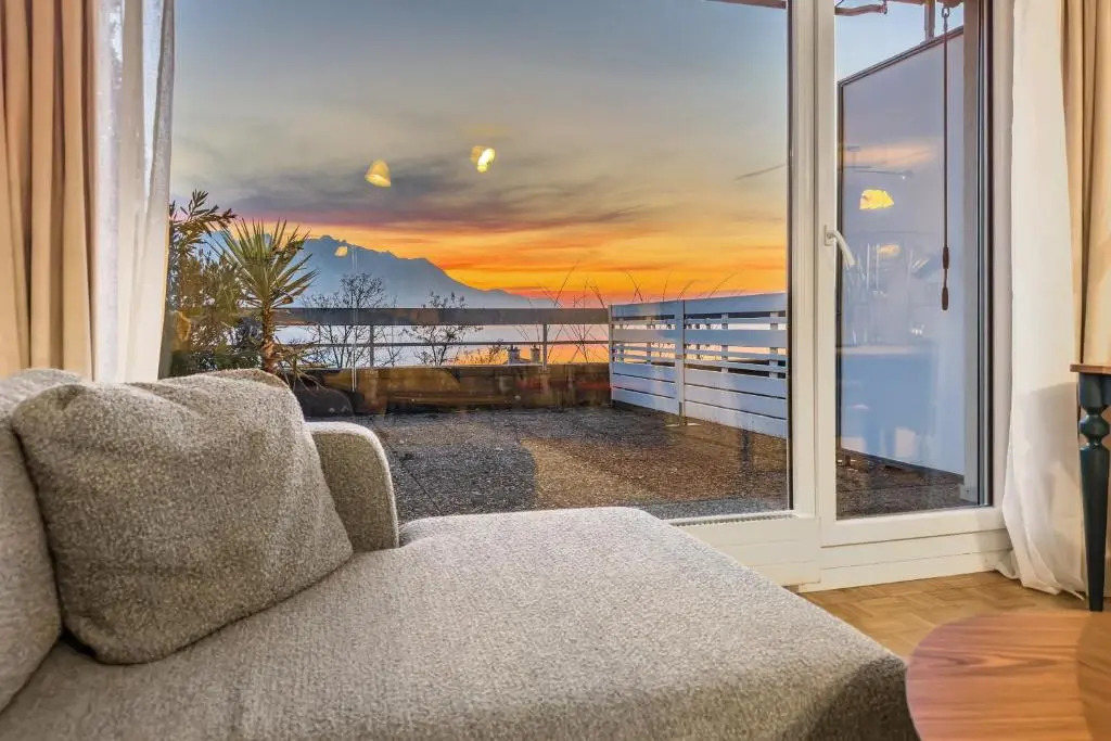 Beautiful Studio Lake View and Castle