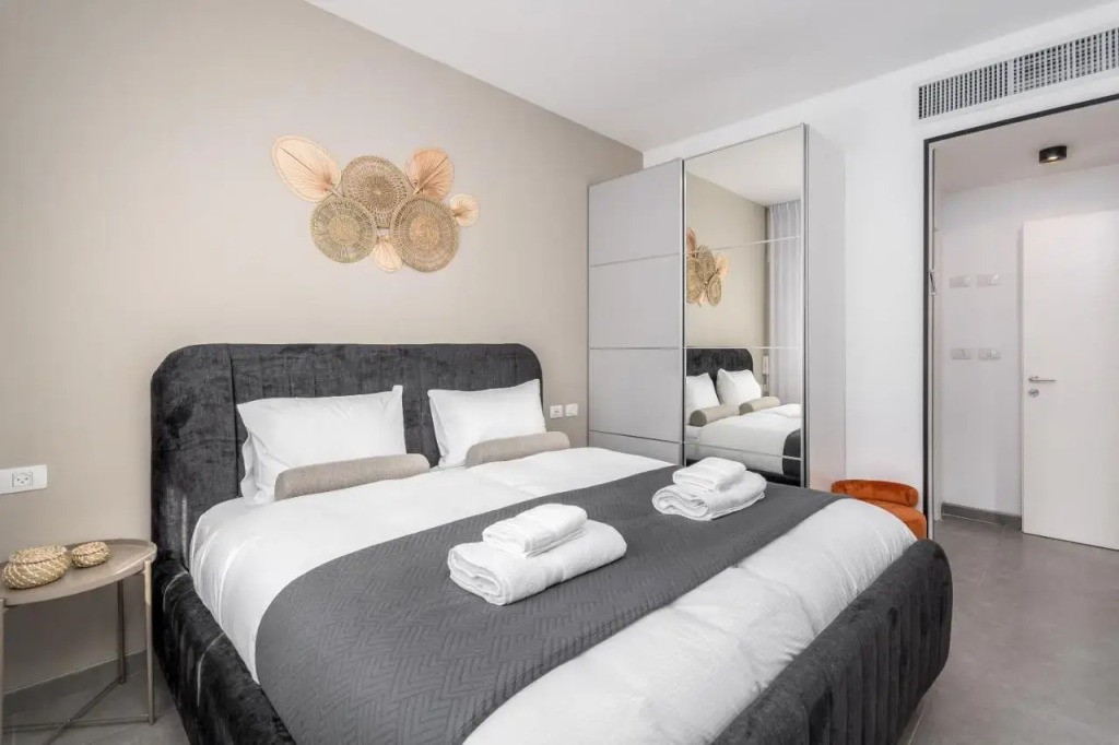 2BDR W parking shirat haneviim - Mamilla Area