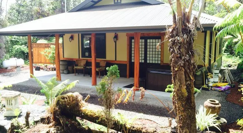 Tsugi Teahouse At Volcano