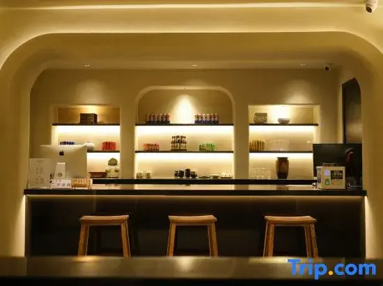Mount Qingcheng · Moon Close to People Cliff Private Hot Spring Boutique Stay