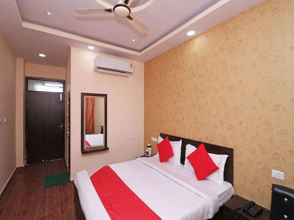 OYO 13483 Hotel Aradhya's