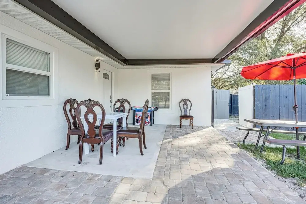 Vibrant Tampa Home: Perfect for Long Stays!