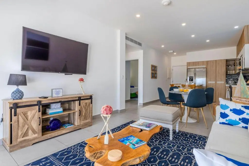 HH-2BStd614 - All shades of Blue OCEANFRONT luxury condo,