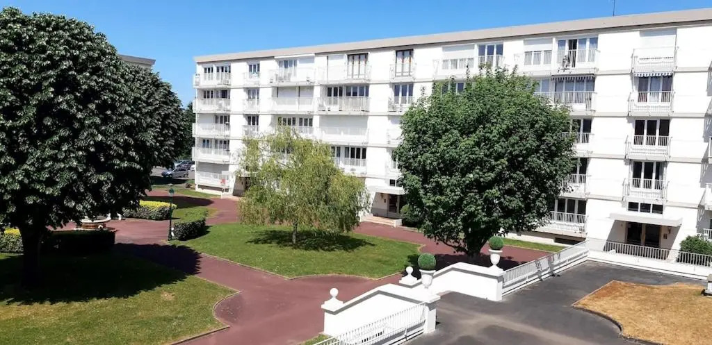 Appartement lumineux idéalement situé à proximité de musées équipements sportifs salle de spectacle commerces
