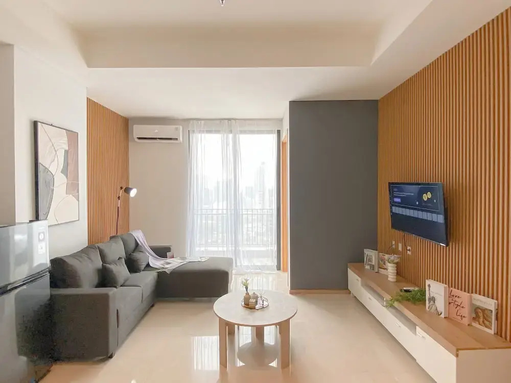 Modern Monochromatic 2Br Near Lrt Station At Apartment Samara Suites