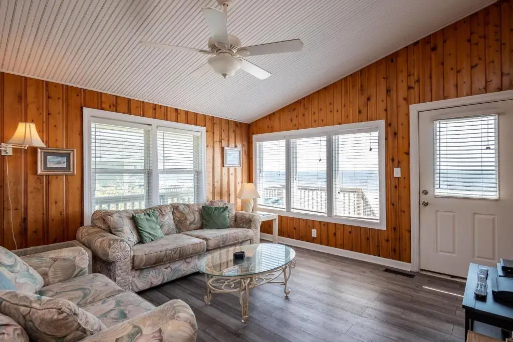 Windward Mark by Oak Island Accommodations