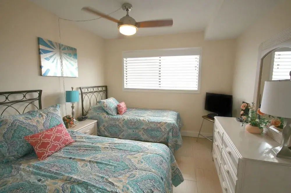 Carlos Pointe Unit 531 by RedAwning
