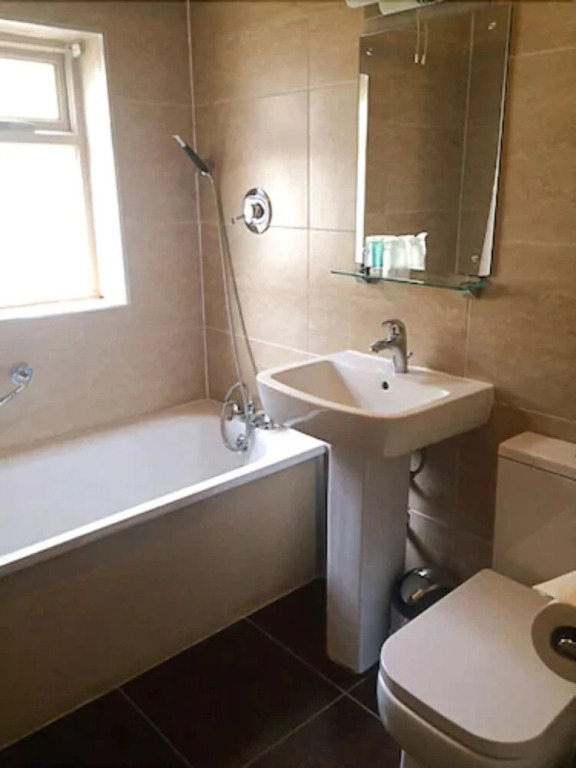 Thameside Hotel