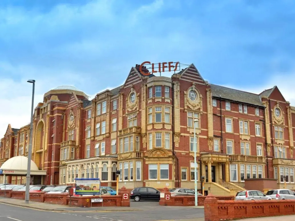 Cliffs Hotel