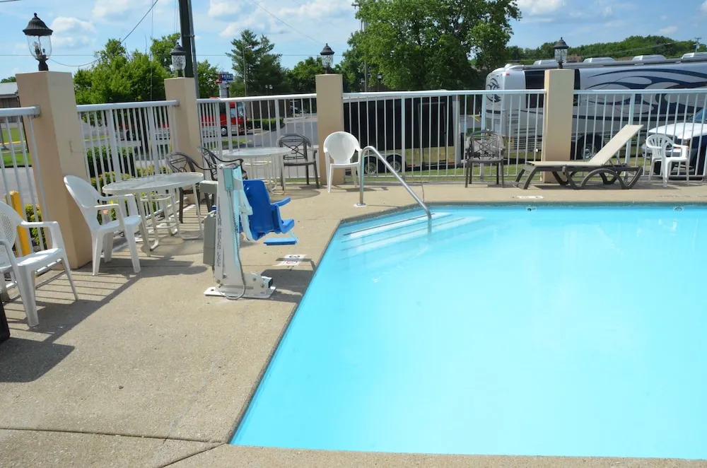 Days Inn Airport Nashville East