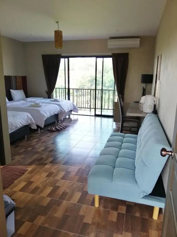 Thanburi resort