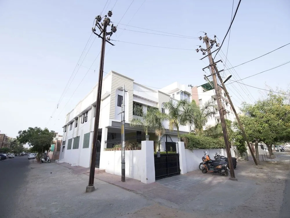 OYO 13790 Hotel Satya Regency