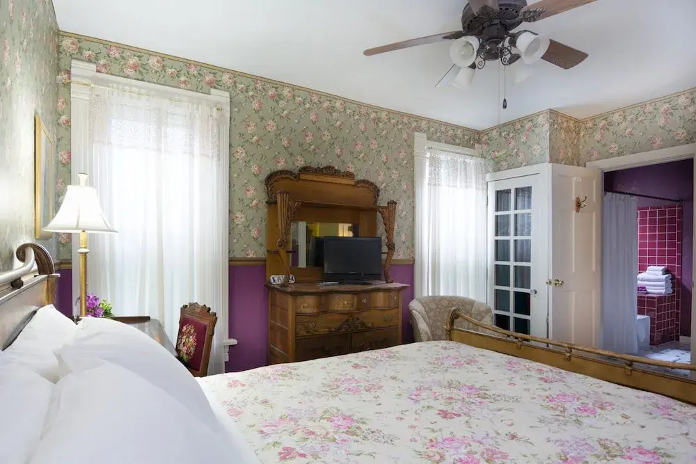 Harrison House Bed & Breakfast
