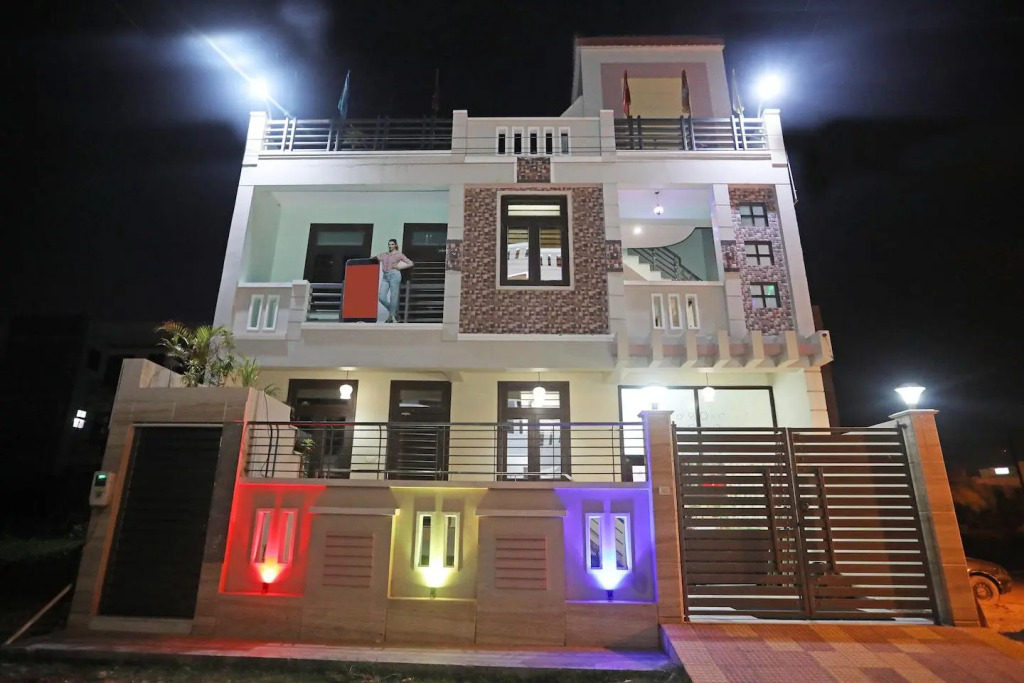 OYO 4096 Hotel Divyanshi