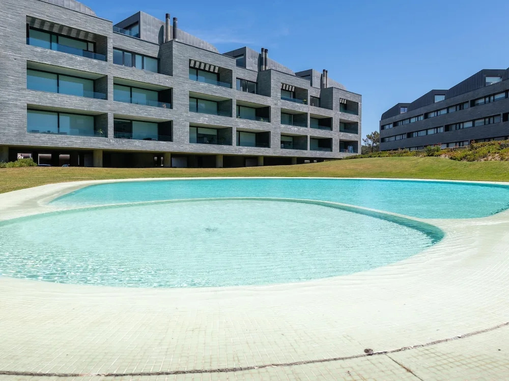 Lovely Apartment With Swimming Pool in Apúlia