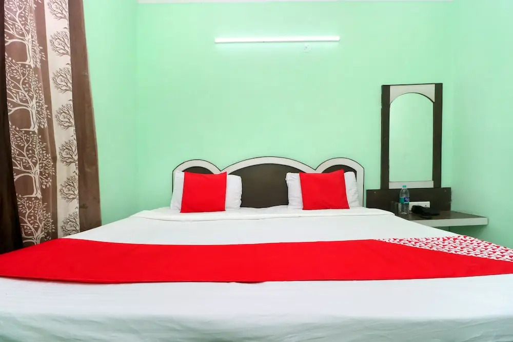 Oyo 24095 Radha Swami Guest House