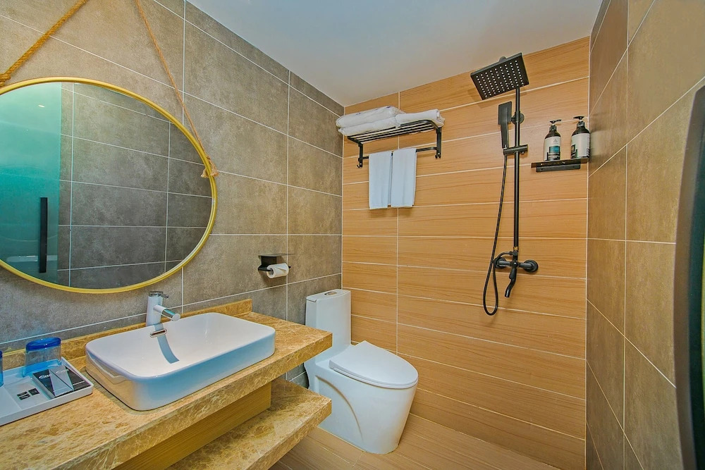 Shenzhen East Railway And Buji Subway Station Ranch Hotel