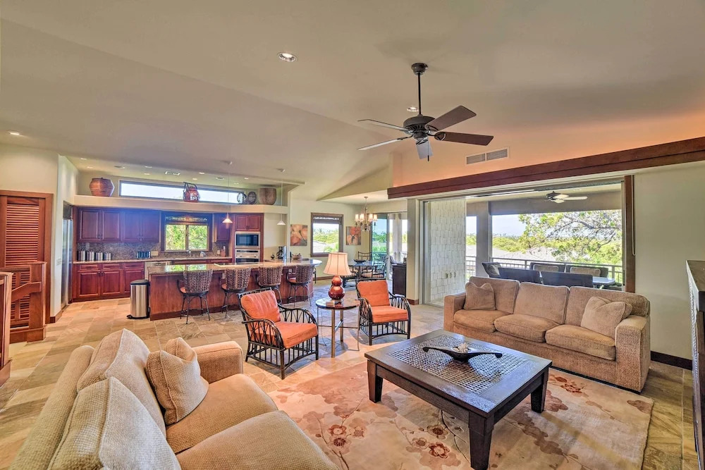 Tropical Paradise Resort Villa: 1 Mile to Beach